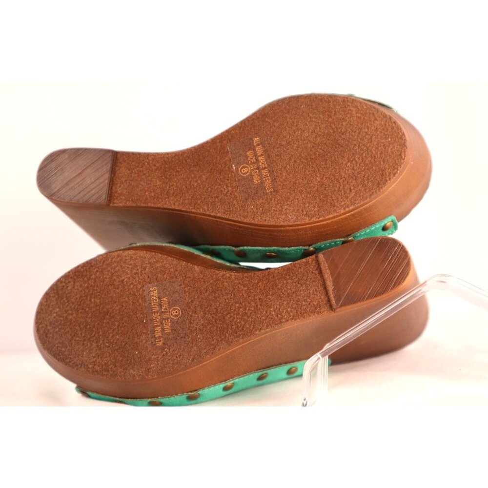 Bomlel Green Suede Wedge Sandals with Studded Accents‎ & Wooden Heel Size 8 - Picture 10 of 10